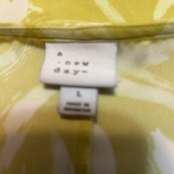 A new day Yellow Gold/White Floral V-neck ruffle bottom drop waist dress, size L - Picture 5 of 7